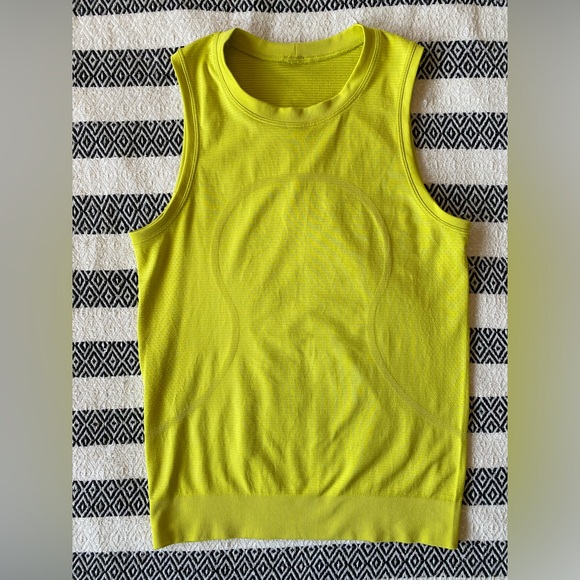 Lululemon Swiftly Breathe Muscle Tank Top, Yellow Serpentine - 0 or 2 - Picture 5 of 9